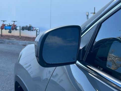 Used 2020 Jeep Cherokee Latitude Plus w/ Comfort/Convenience Group image 16