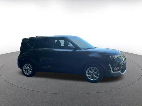Used 2025 Kia Soul LX w/ LX Technology Package FWD image 2