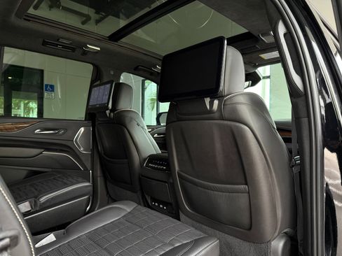 Used 2021 Cadillac Escalade Sport Platinum image 28