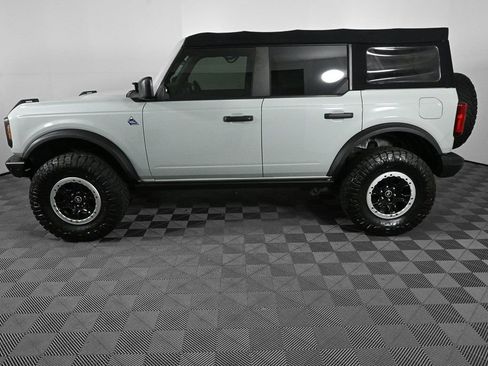 Used 2021 Ford Bronco Black Diamond image 3