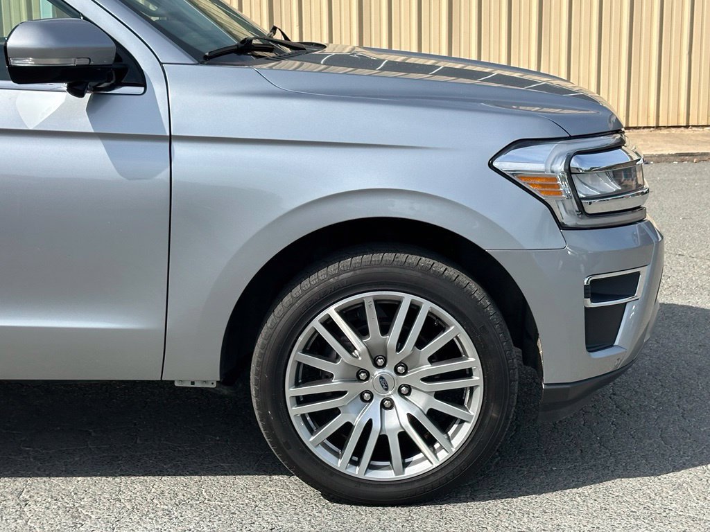 Used 2023 Ford Expedition Limited AWD/4WD image 39