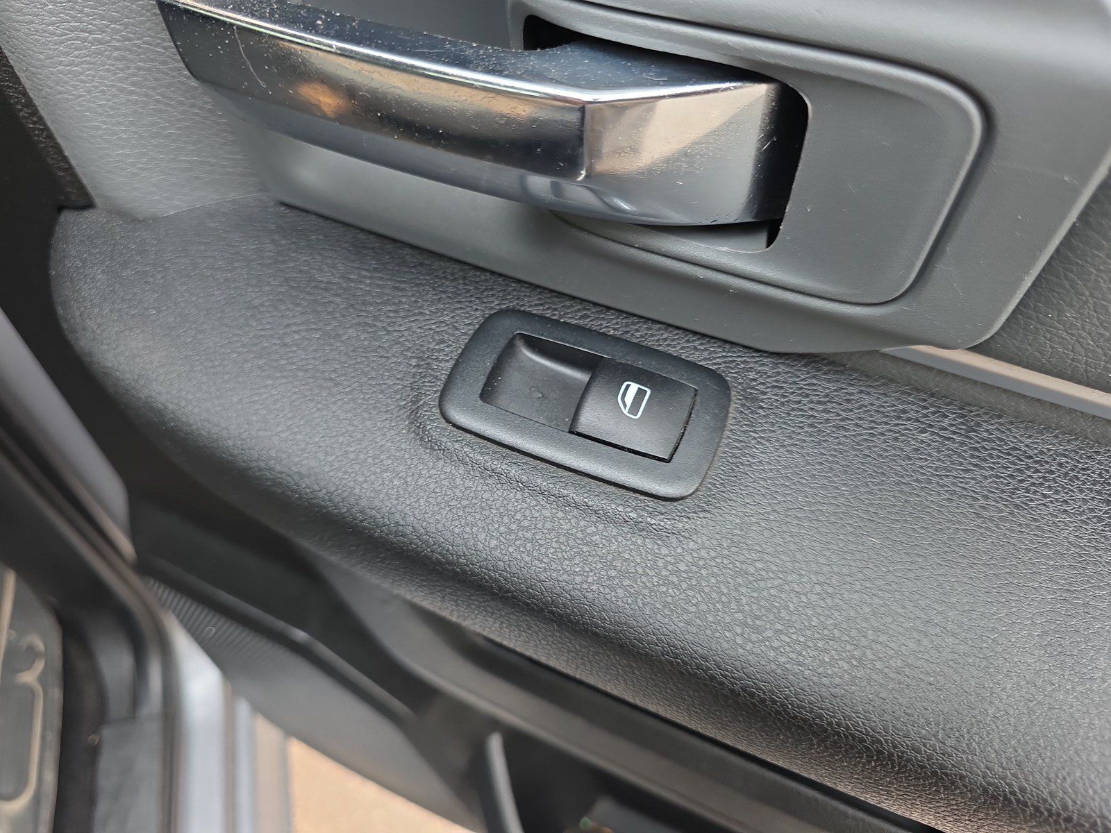 Used 2022 RAM 1500 Classic SLT w/ Protection Group AWD/4WD image 17