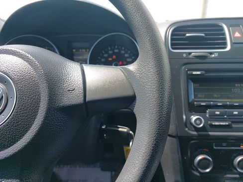 Used 2013 Volkswagen Golf 4-Door FWD image 15