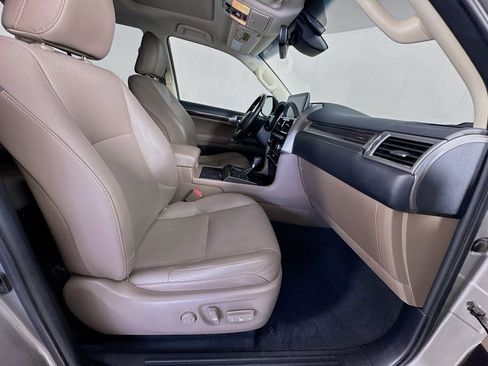 Used 2022 Lexus GX 460 Luxury w/ Accessory Package AWD/4WD image 30
