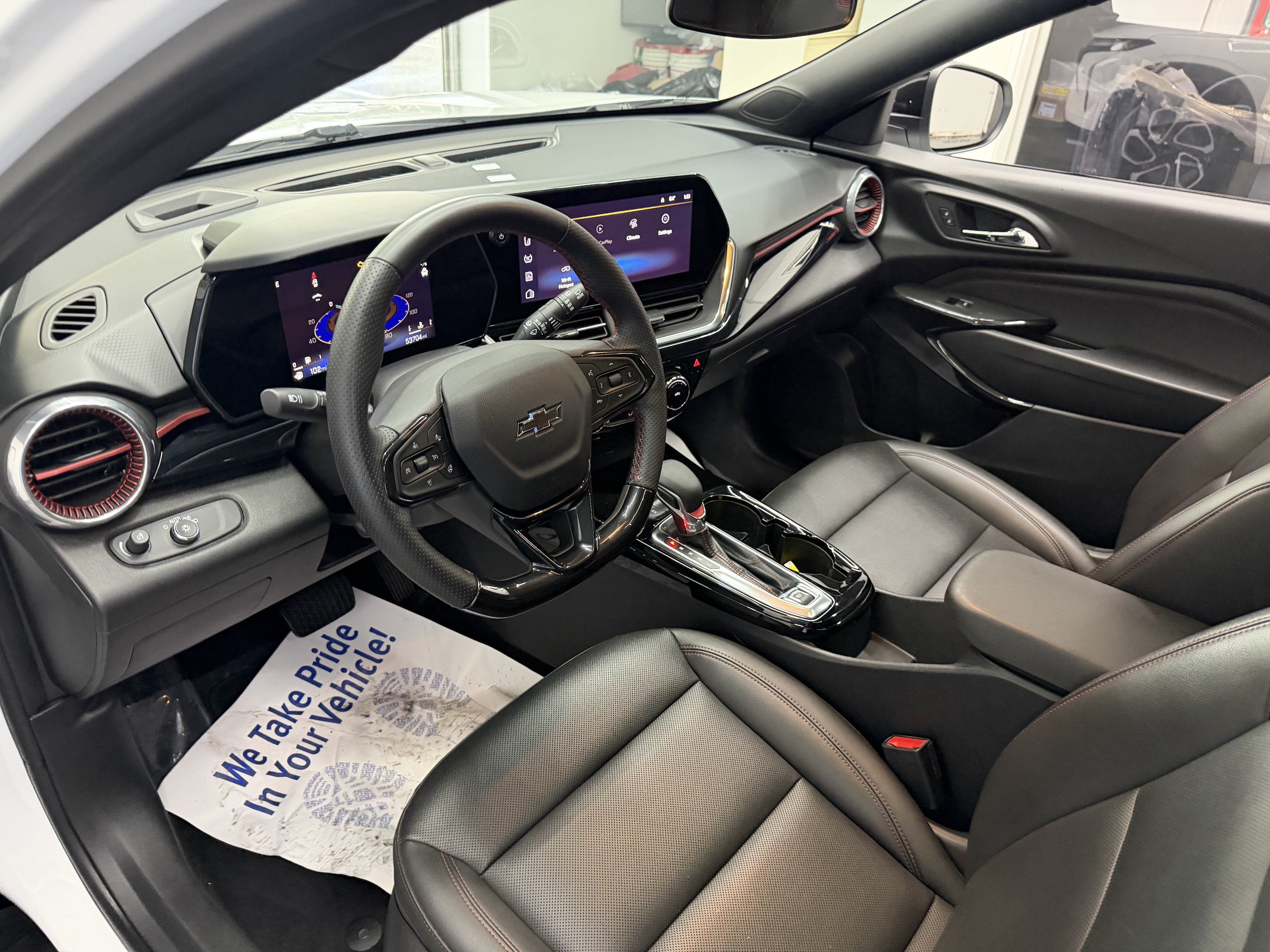 Used 2024 Chevrolet Trax RS w/ Sunroof Package FWD image 13