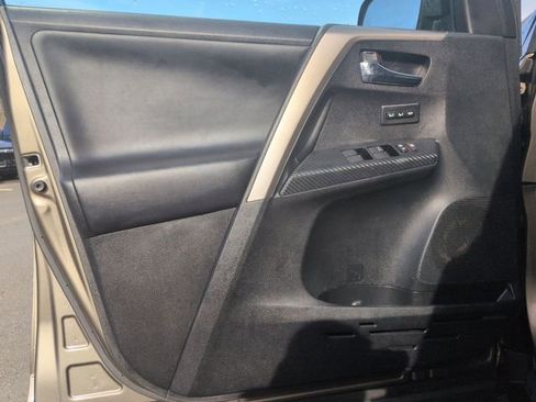 Used 2014 Toyota RAV4 Limited image 22