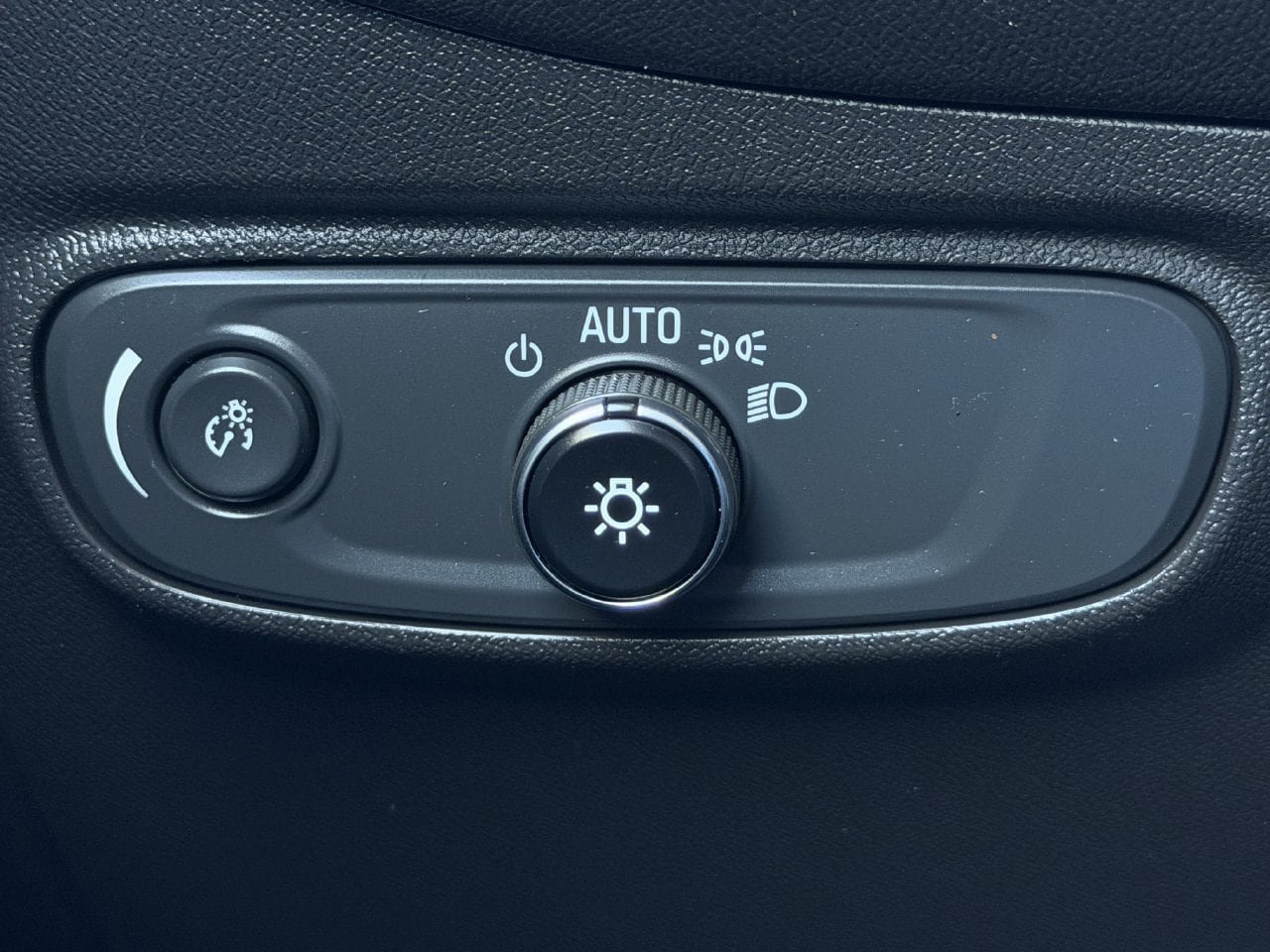 Used 2020 Chevrolet Equinox LT FWD image 21