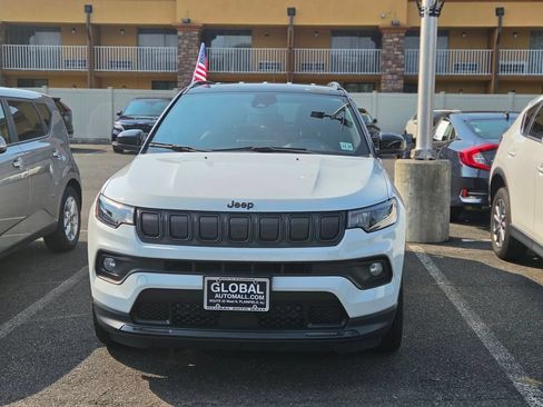 Used 2022 Jeep Compass Latitude w/ Convenience Group AWD/4WD image 2