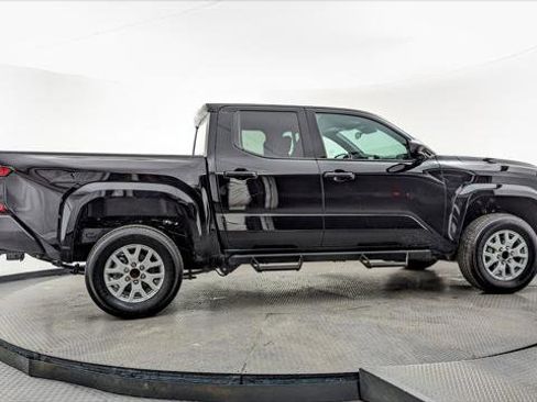 Used 2025 Toyota Tacoma SR image 9