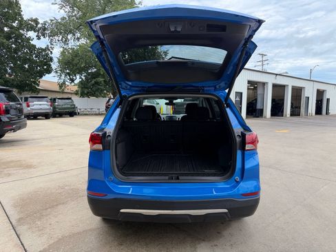 Used 2024 Chevrolet Equinox LT w/ LPO, Floor Liner Package FWD image 33