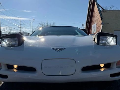 Used 2003 Chevrolet Corvette Coupe w/ Preferred Equipment Group image 42