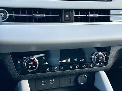 New 2026 Mitsubishi Outlander SE image 11