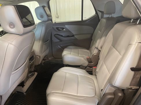 Used 2020 Chevrolet Traverse LT w/ LT Premium Package image 21