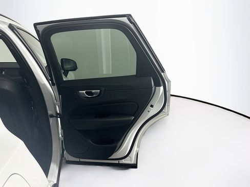 Used 2024 Volvo XC60 B5 Core image 32