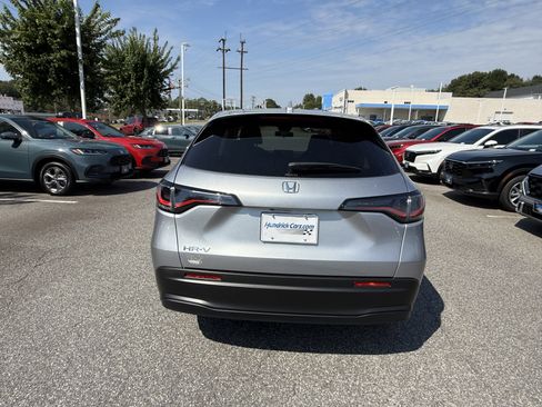 New 2026 Honda HR-V LX image 9