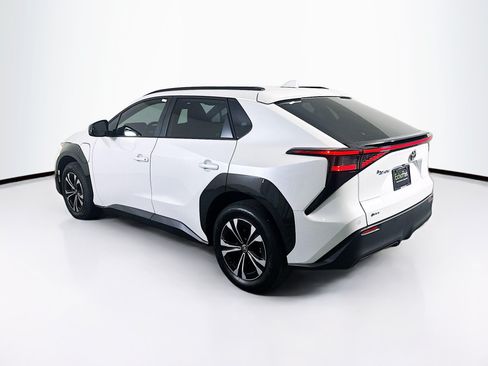 Used 2025 Toyota bZ4X FWD image 5