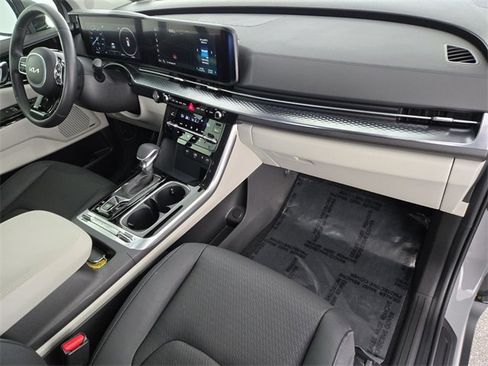 Used 2024 Kia Carnival SX Prestige image 20