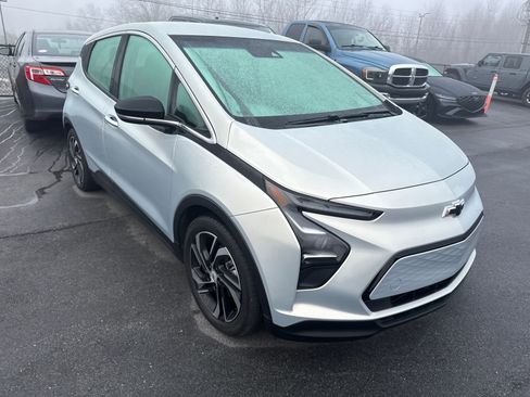Used 2023 Chevrolet Bolt LT image 5