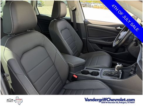 Used 2024 Volkswagen Jetta SE FWD image 29