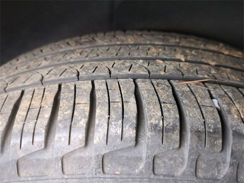 Used 2023 Land Rover Defender 110 SE image 9