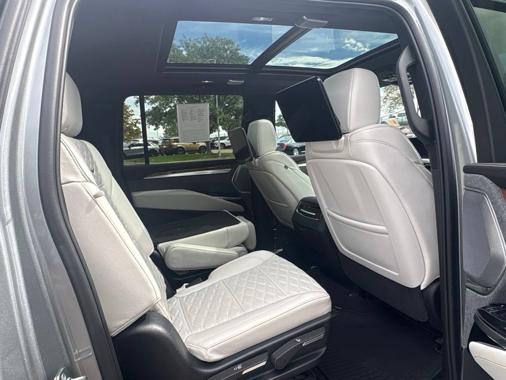 Certified 2025 Cadillac Escalade ESV Sport Platinum RWD image 26