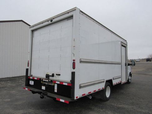 Used 2022 GMC Savana 3500 Extended w/ Power Convenience Package RWD image 3