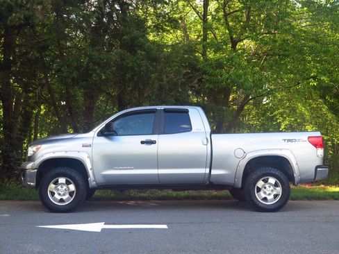 Used 2010 Toyota Tundra 4x4 Double Cab image 2