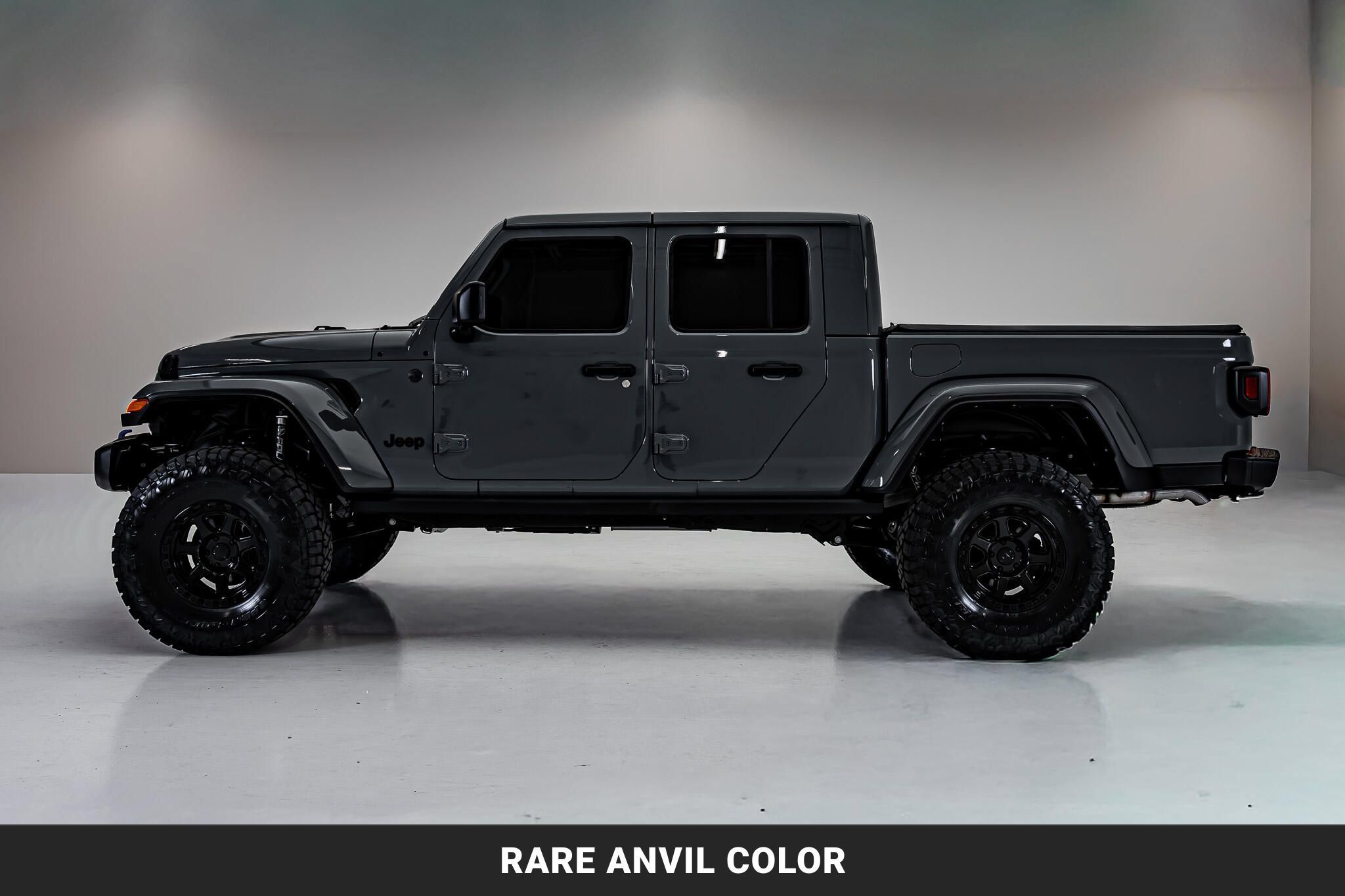 Used 2025 Jeep Gladiator Sport AWD/4WD image 6