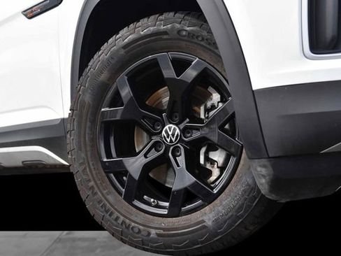 Used 2025 Volkswagen Atlas Peak Edition SE AWD/4WD image 3