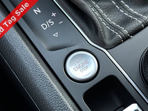 Certified 2022 Volkswagen Atlas Cross Sport SE image 23