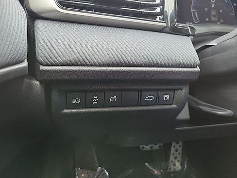 Used 2025 Toyota Camry SE FWD image 25