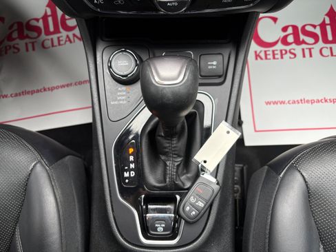 Certified 2019 Jeep Cherokee Limited AWD/4WD image 23