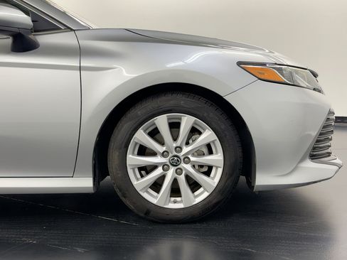 Used 2018 Toyota Camry LE image 12
