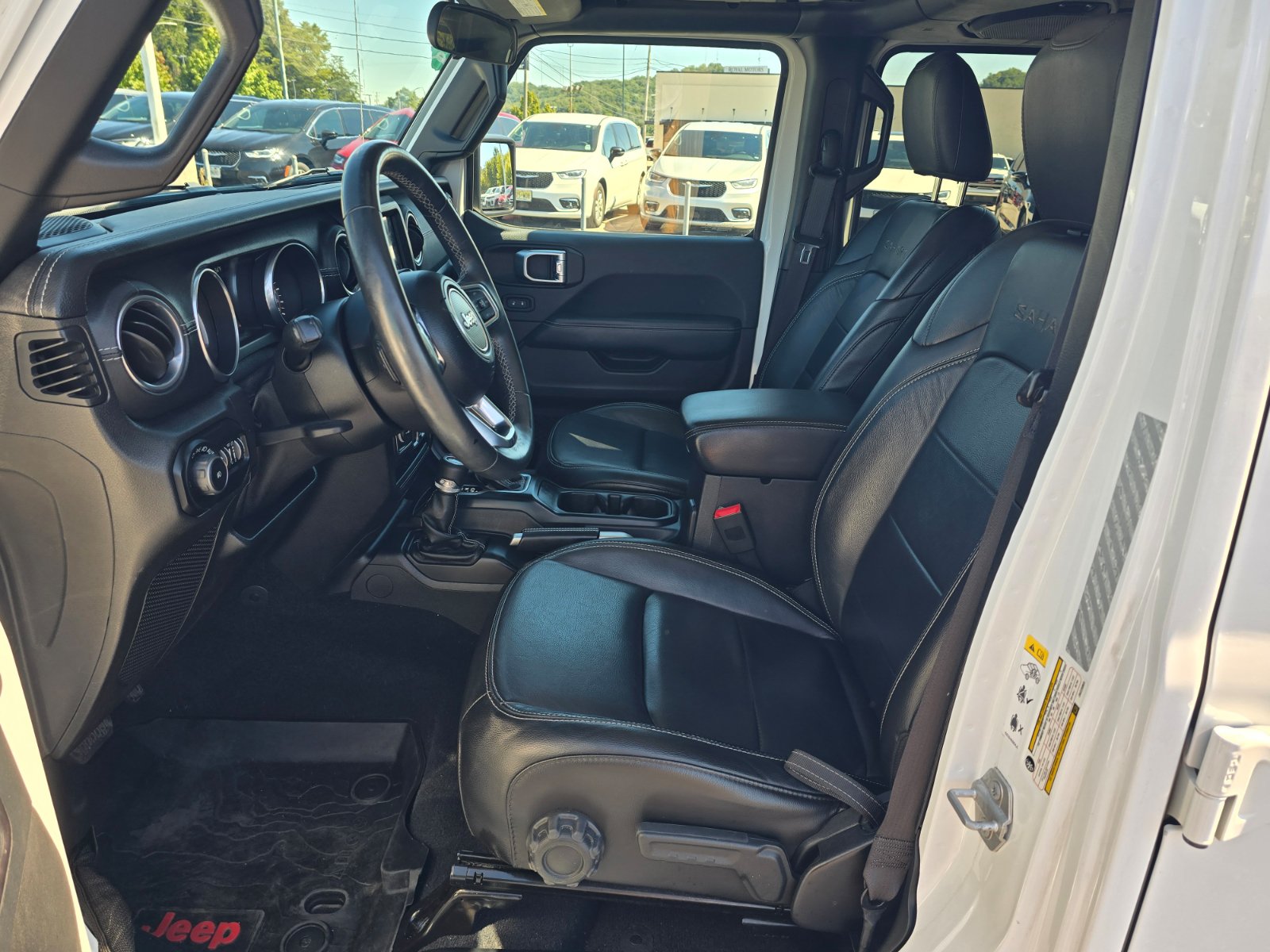 Used 2018 Jeep Wrangler Unlimited Sahara w/ LED Lighting Group AWD/4WD image 13