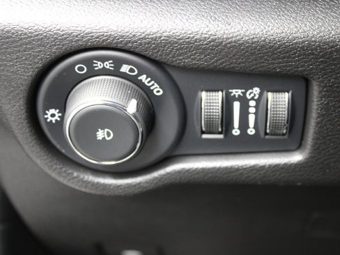 Used 2024 Chrysler Pacifica Touring-L w/ S Appearance Package AWD/4WD image 57