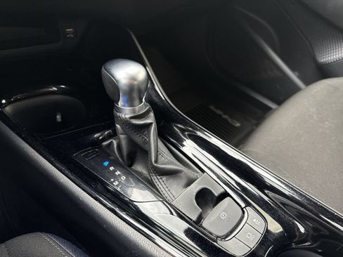 Used 2020 Toyota C-HR XLE FWD image 20
