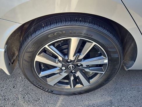 Used 2025 Nissan Versa SV w/ Trunk Package image 11