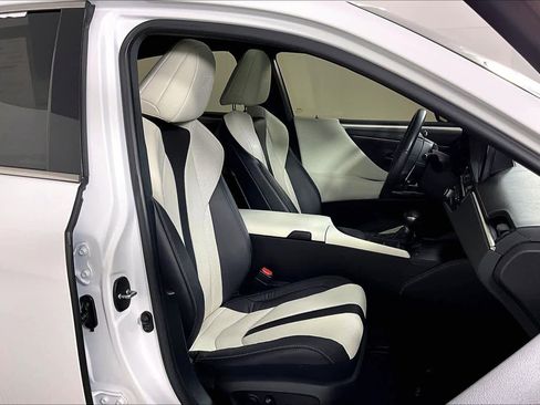 Used 2022 Lexus ES 300h F Sport image 8