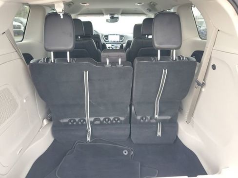 Used 2023 Chrysler Pacifica Touring-L w/ Uconnect Theater Family Group AWD/4WD image 7