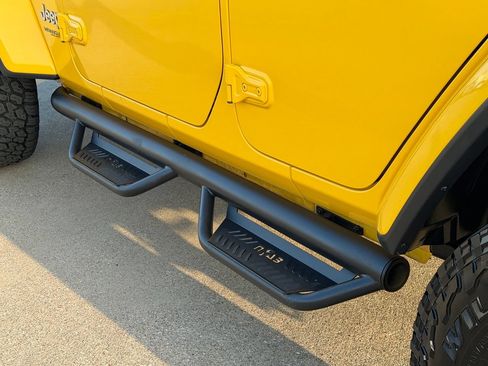 Used 2019 Jeep Wrangler Unlimited Sahara AWD/4WD image 10
