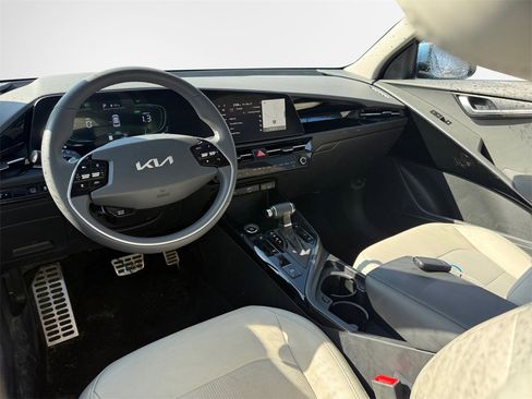 Used 2025 Kia Niro EX Touring image 21