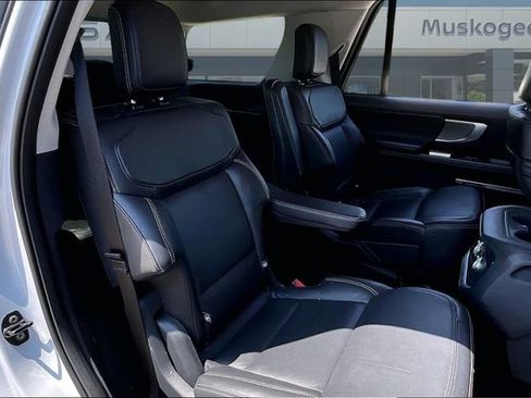 Used 2025 Ford Expedition Platinum AWD/4WD image 24