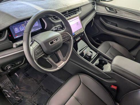 New 2025 Jeep Grand Cherokee Limited w/ Black Appearance Package RWD image 10