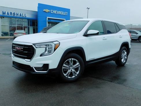 Used 2022 GMC Terrain SLE image 2