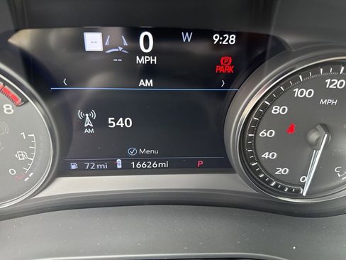 Used 2022 Cadillac XT6 Premium Luxury w/ Technology Package FWD image 7