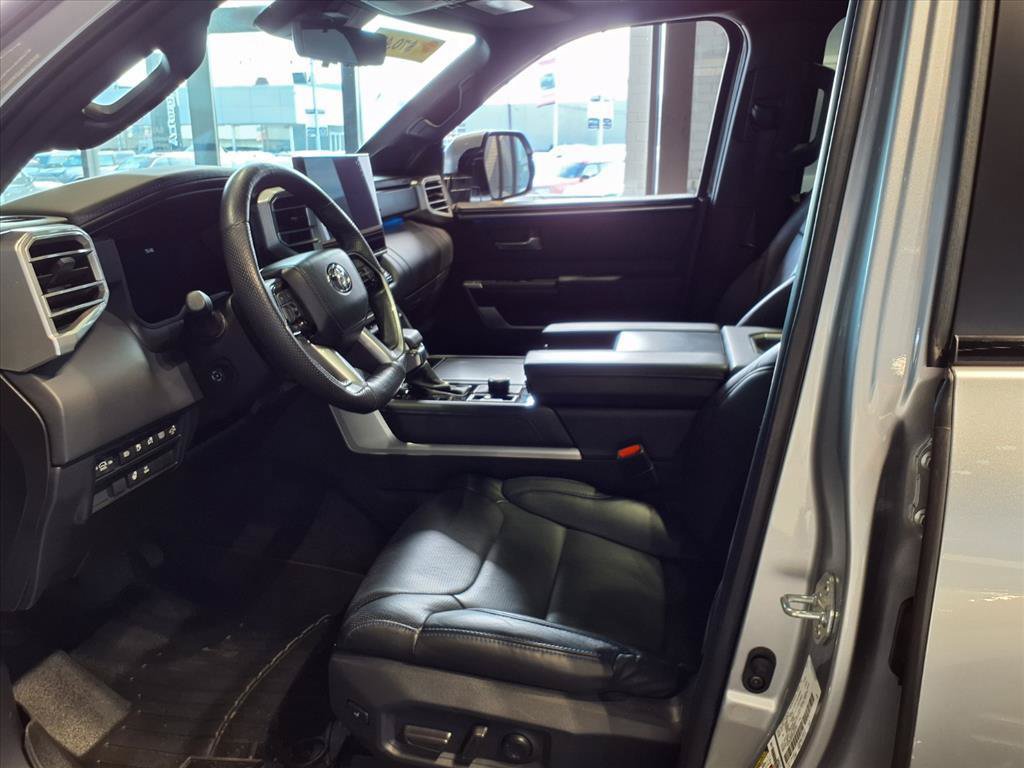 Used 2024 Toyota Sequoia Platinum AWD/4WD image 5
