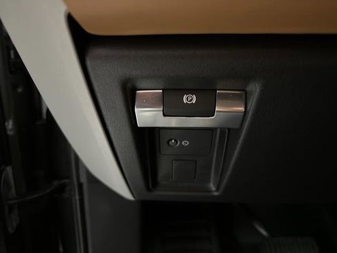 Used 2023 Land Rover Defender 130 First Edition image 25