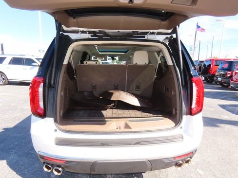 Used 2022 GMC Yukon XL Denali image 14