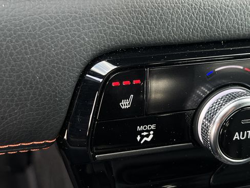 Used 2024 Honda Pilot TrailSport image 29