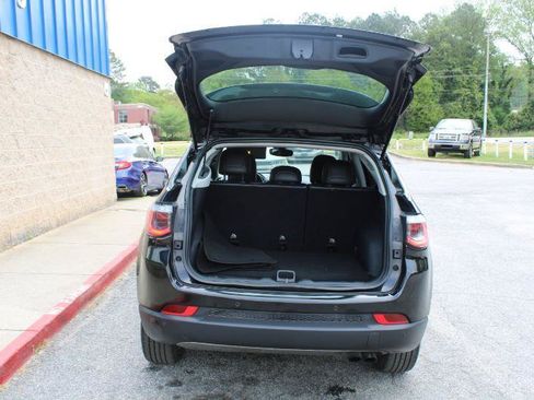 Used 2018 Jeep Compass Limited w/ Navigation Group AWD/4WD image 12